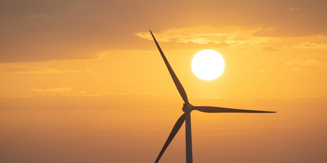 Rüzgar ve Güneş Enerjisi 2025'te Ab'de İlk Kez Fosil Yakıtları Geride Bıraktı