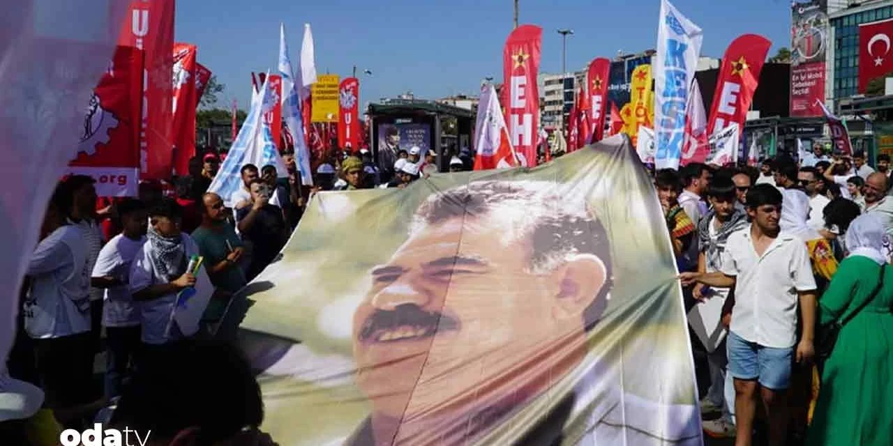 Devlet Kadife Eldivenini Çıkardı