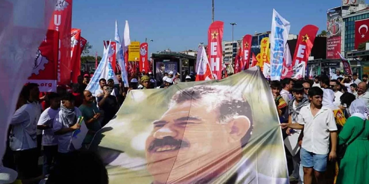 Devlet Kadife Eldivenini Çıkardı