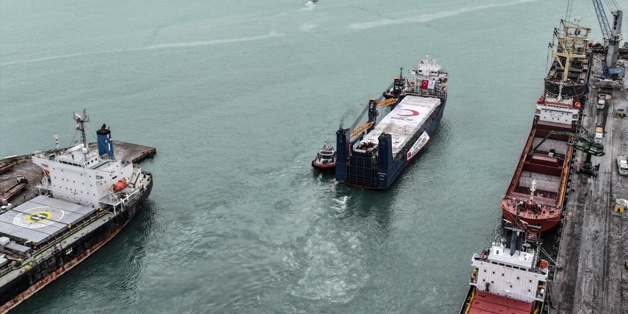 Türk Kızılayın Gazze İçin Hazırladığı 20. "İyilik Gemisi" Mersin Limanı'ndan Uğurlandı