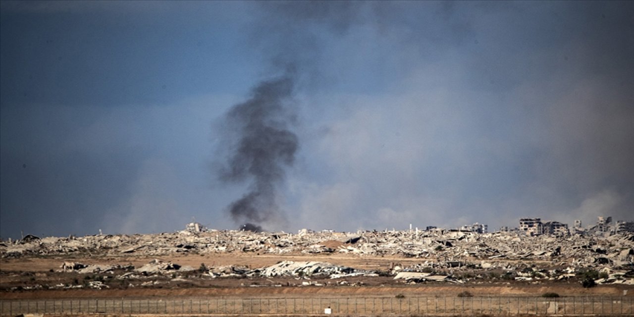 İsrail Ordusu, Gazze Şeridi'nin Çeşitli Bölgelerini Topçu Atışlarıyla Vurdu