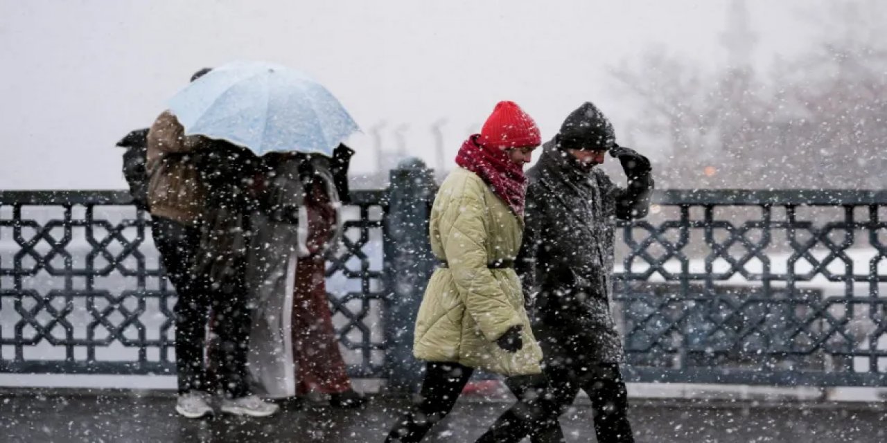 İstanbul'a Yeniden Kar Yağışı Mı Geliyor? AKOM Tarih Vererek Duyurdu