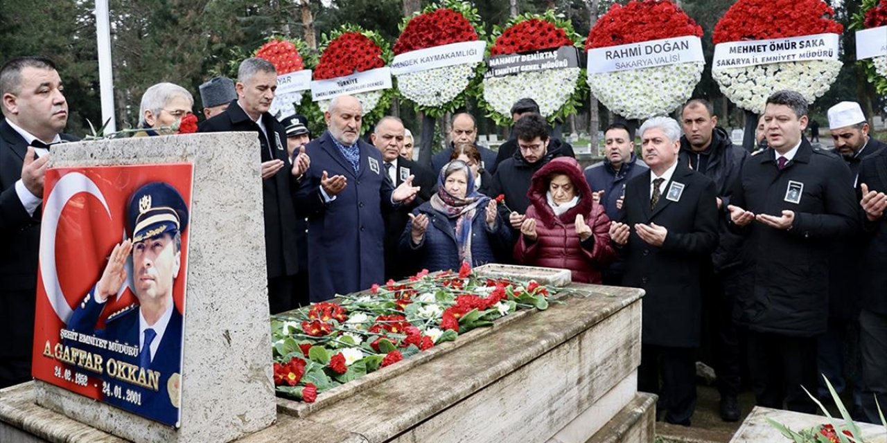 Şehit Emniyet Müdürü Ali Gaffar Okkan, Sakarya'da Mezarı Başında Anıldı