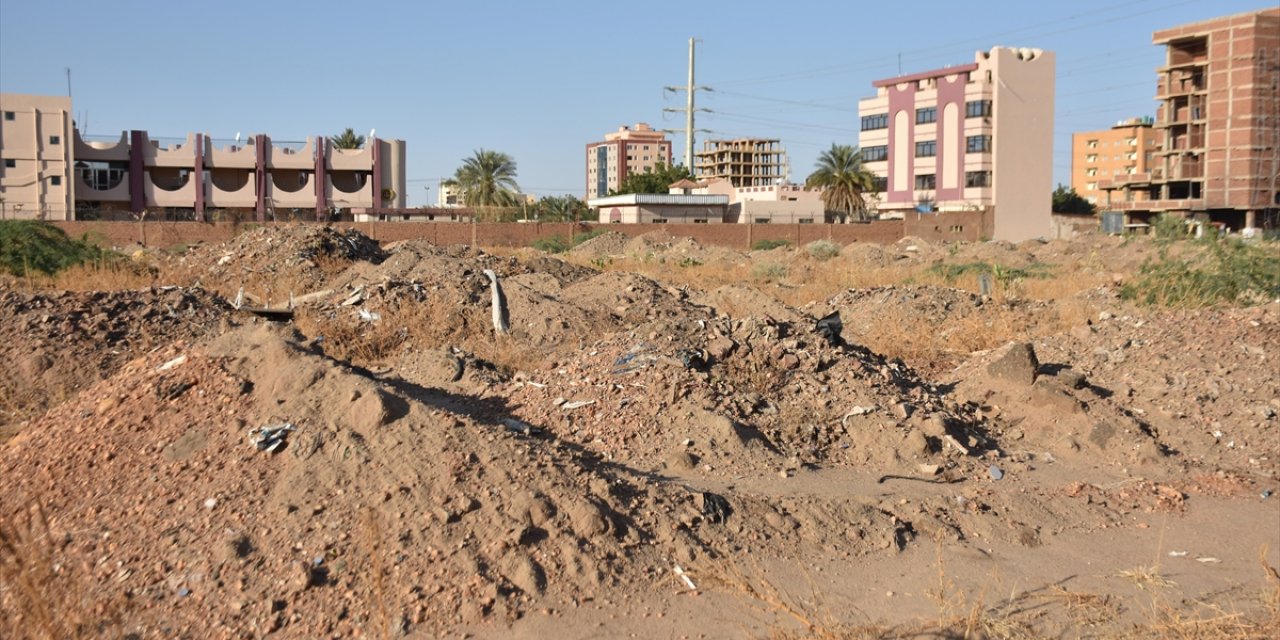 Sudan'ın Başkenti Hartum'da Hdk'nin Sivilleri Rastgele Gömdüğü Toplu Mezarlar Açılmayı Bekliyor