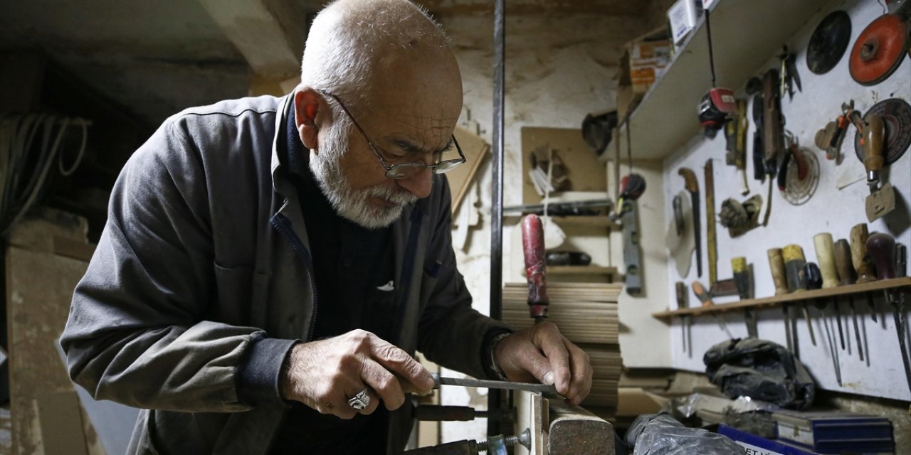 Yarım Asırdan Fazla Süredir Aynı Tutkuyla Ahşaba Şekil Veriyor