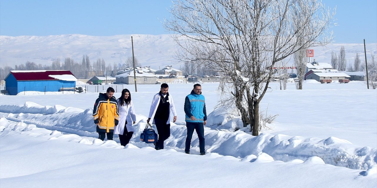 Muş'ta Sağlık Ekipleri Hastalara Hizmet İçin Karlı Yollarda