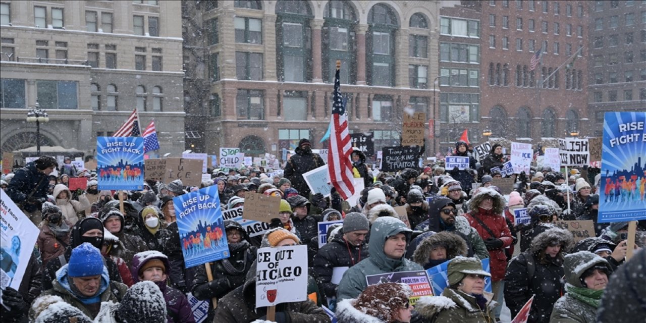 Minnesota'da Pretti'nin Ölümünün Ardından ICE Görevlilerinin Kaldığı Düşünülen Otelin Önünde Protesto
