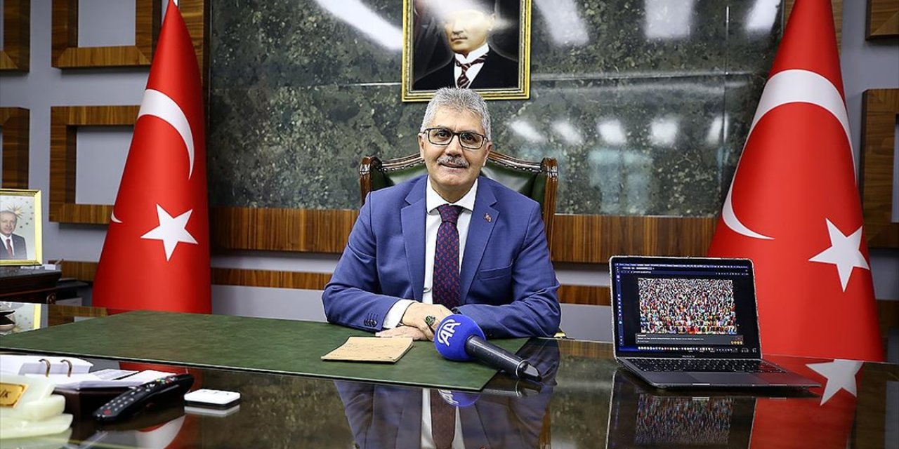 Bingöl Valisi Çelik, AA'nın "Yılın Kareleri" Oylamasına Katıldı