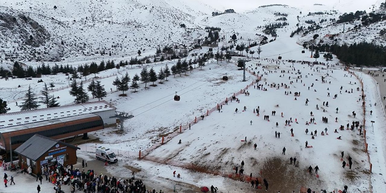 Isparta Davraz Kayak Merkezi Tatilcilerle Şenlendi