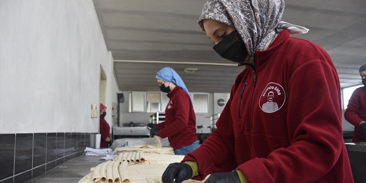 Gümüşhane'nin Yöresel Lezzetini 16 Yıldır Aile Dayanışmasıyla Üretiyorlar