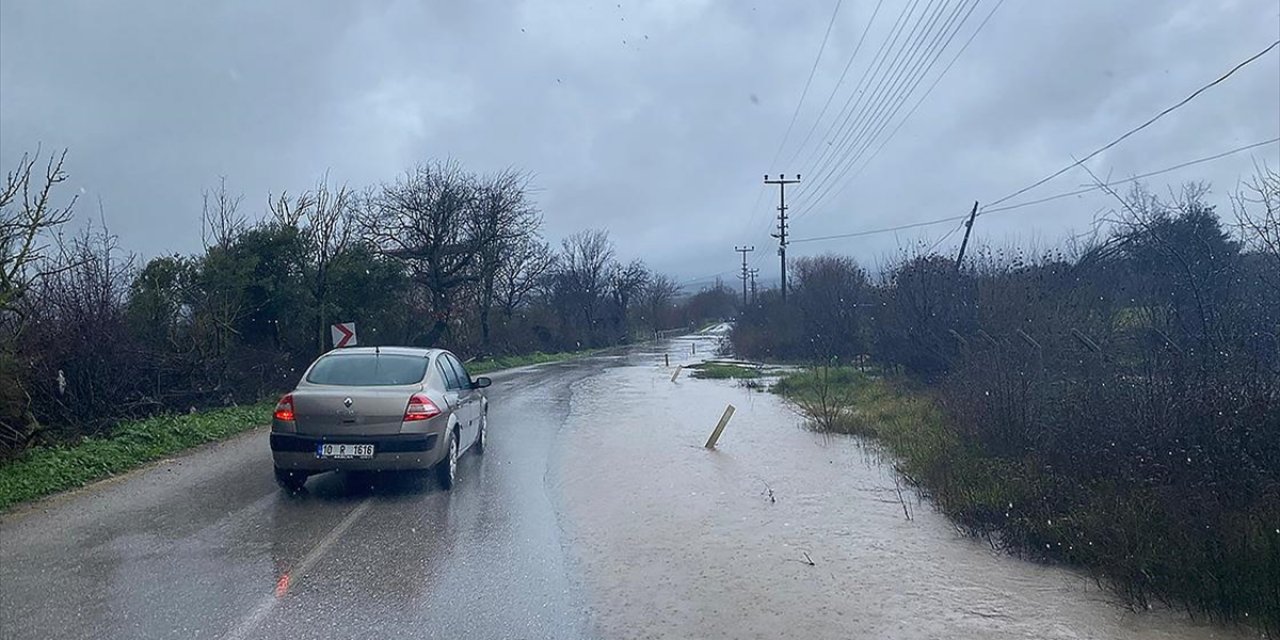 Çanakkale'de Yoğun Sağanak Etkili Oldu
