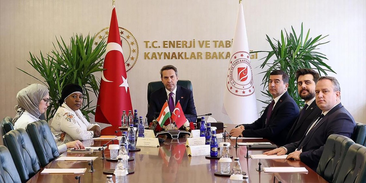 Bakan Bayraktar, Nijer Cumhuriyeti Ankara Büyükelçisi Adama Gazibo İle Buluştu