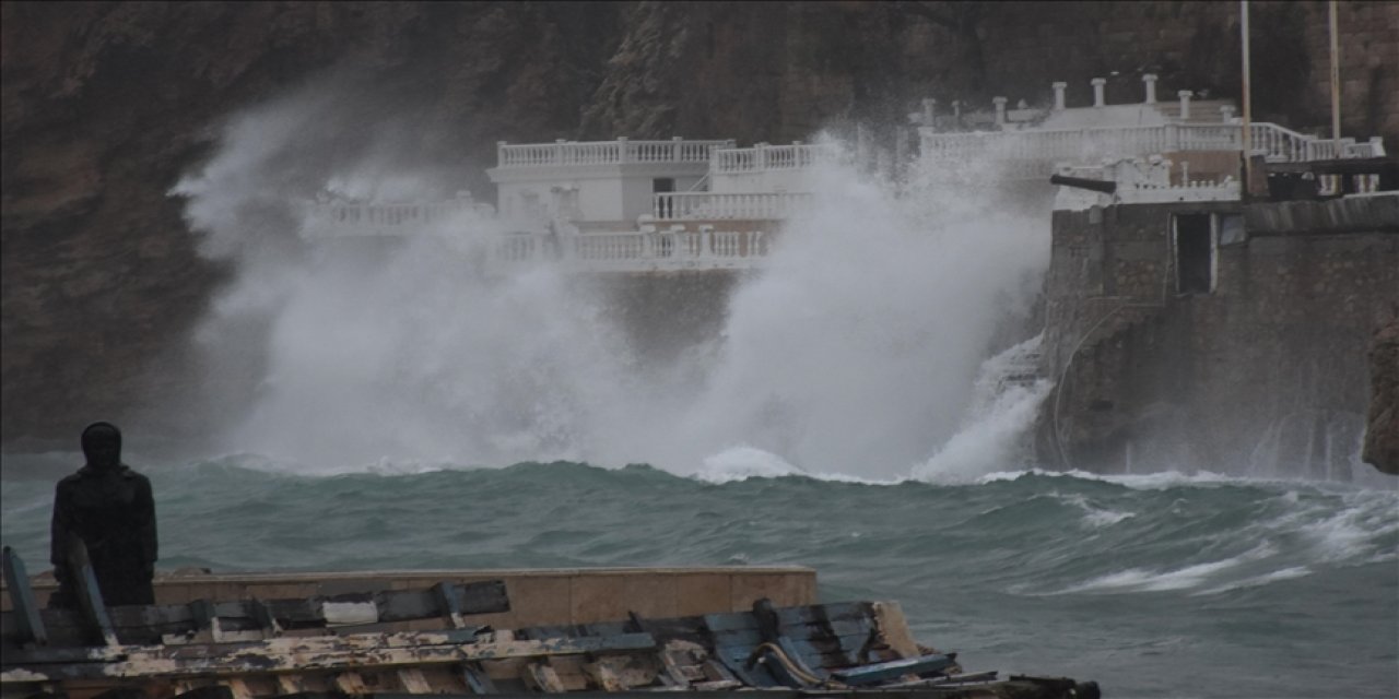 Antalya'da Sağanak ve Fırtınanın Etkili Olduğu Kaş İle Manavgat İlçelerinde Hasar Tespiti Yapılıyor