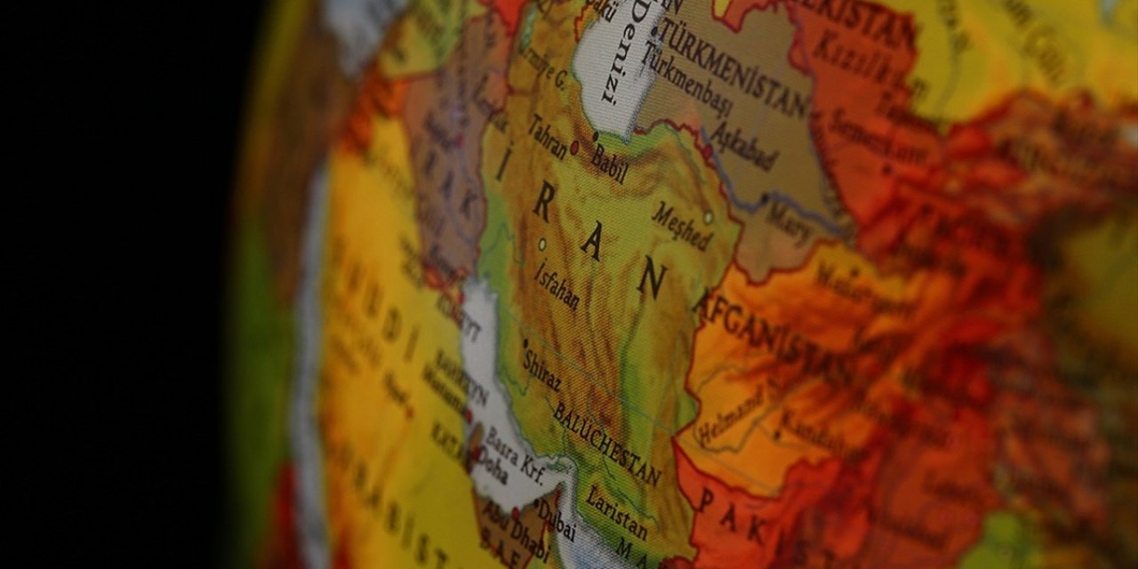 İran, Hürmüz Boğazı Çevresindeki Hava Sahasında Askeri Atış Faaliyeti Nedeniyle Notam Yayımladı