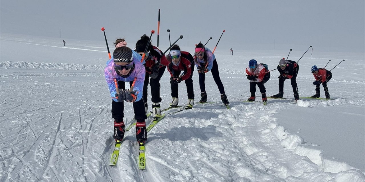 Erzurum'dan Madalyalarla Dönen Yüksekovalı Kayakçılar Etap Yarışlarında da Aynı Başarıyı Hedefliyor