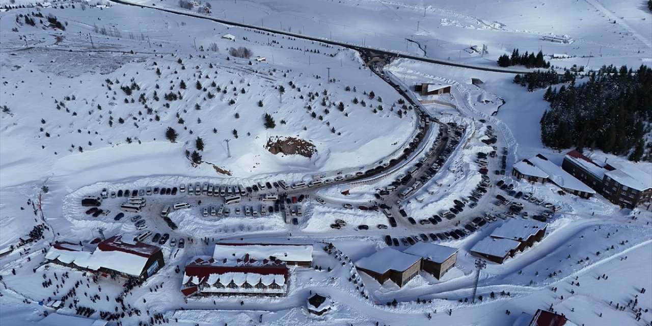 Ordu'daki Çambaşı Kayak Merkezi'nde Yarıyıl Tatili Yoğunluğu Sürüyor