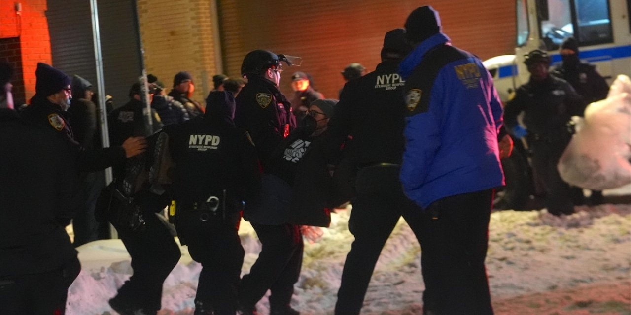 ABD'nin New York Kentinde Trump'ın Göçmen Politikalarına Karşı Protestolarda Çok Sayıda Kişi Gözaltına Alındı