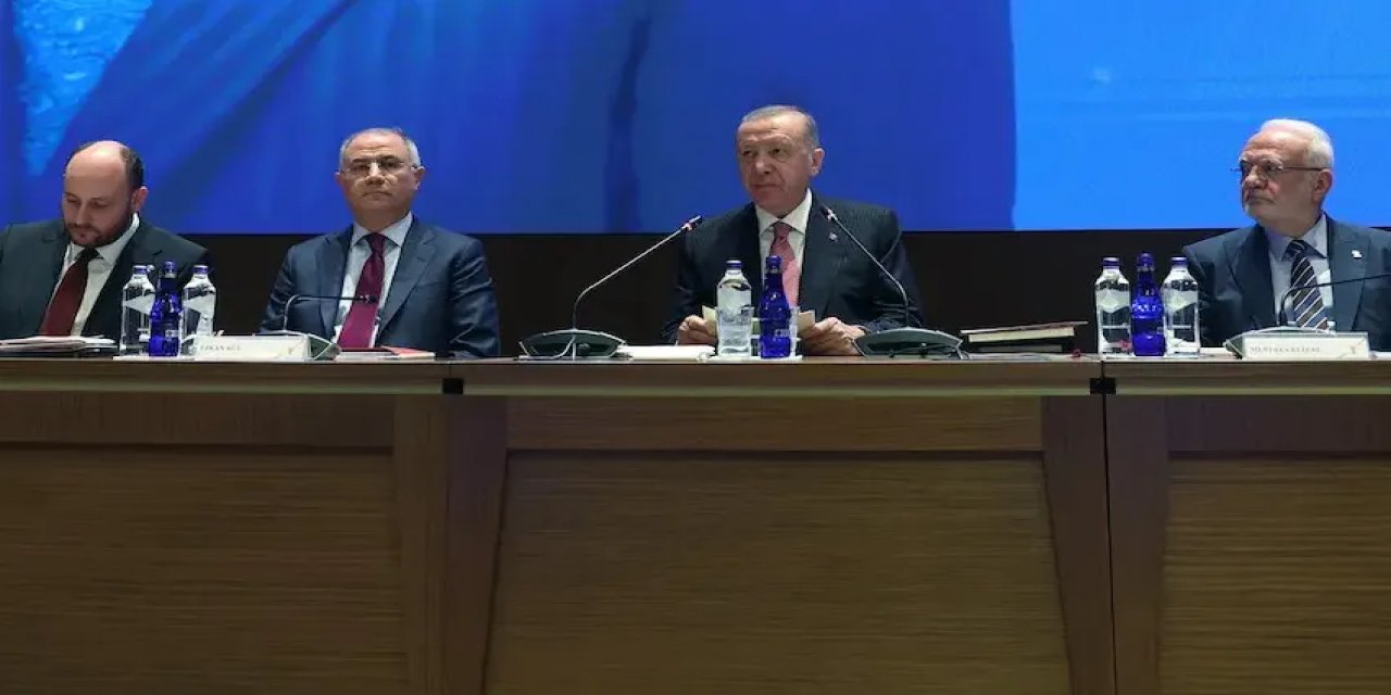 AKP Toplantısında Erdoğan'a DEM Parti Şikayeti! Süreçte 'Zehirli Dil' Uyarısı Geldi