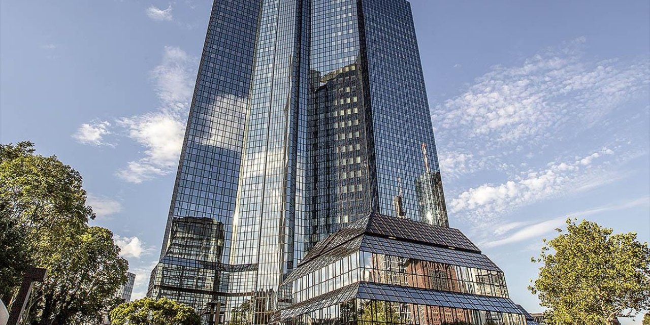 Deutsche Bankın Frankfurt Ve Berlin Şubelerinde "Kara Para Aklama" Şüphesiyle Arama Yapıldı
