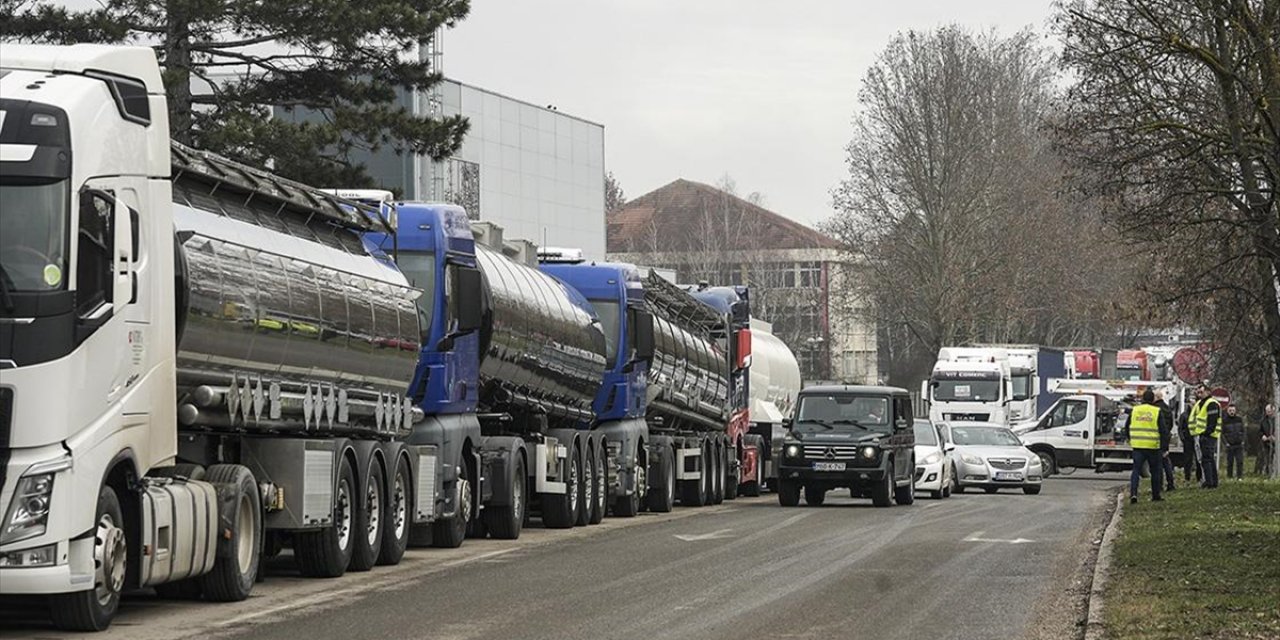 Balkan Ülkelerindeki Yüzlerce Kamyon Ve Tır Şoförü, AB'nin Yeni Geçiş Sistemini Protesto Ediyor