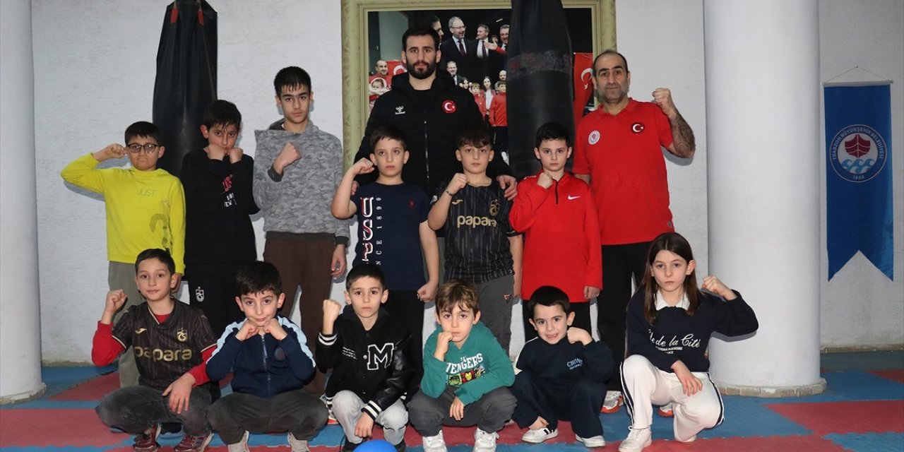 Caminin Kullanılmayan Bölümü Çocuklar İçin Spor Salonu Oldu