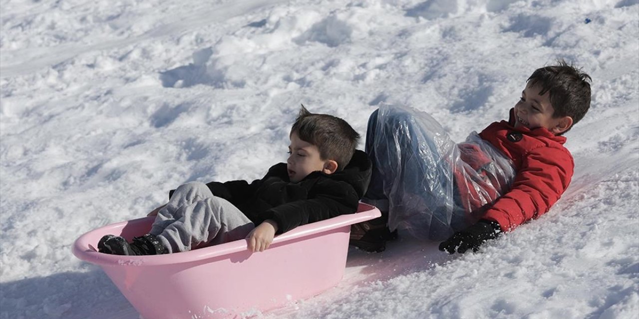 Mersin'in Beyaza Bürünen Sertavul Yaylası Tatildeki Çocukları Ağırlıyor