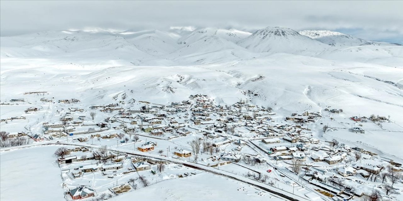 Süphan Dağı Eteğindeki Karla Kaplı Köylerde Kış Şartları Yaşamı Zorlaştırıyor