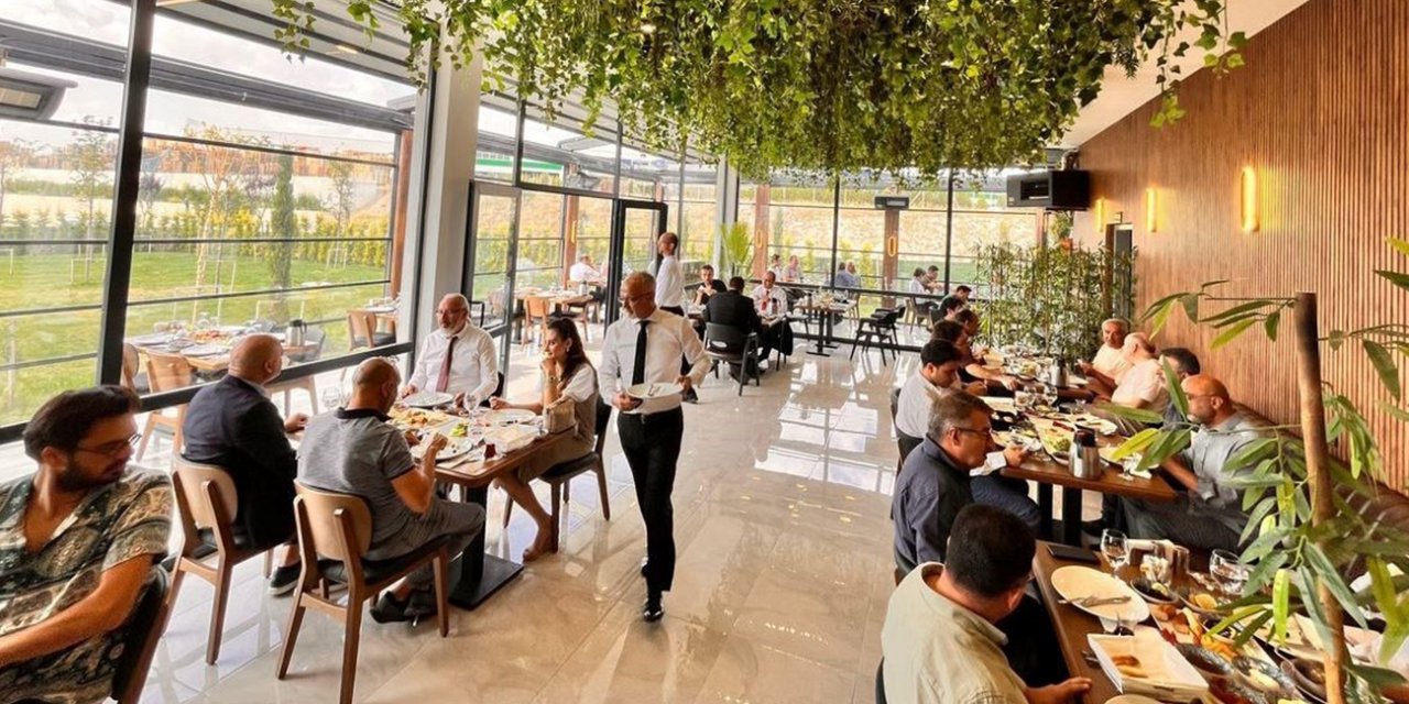 Restoranlarda Servis ve Kuver Ücreti Alınması Yasaklandı