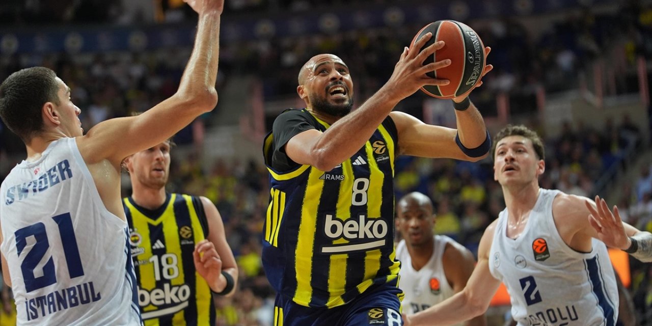 Basketbol Avrupa Ligi'ndeki Türk Derbisini Fenerbahçe Beko Kazandı