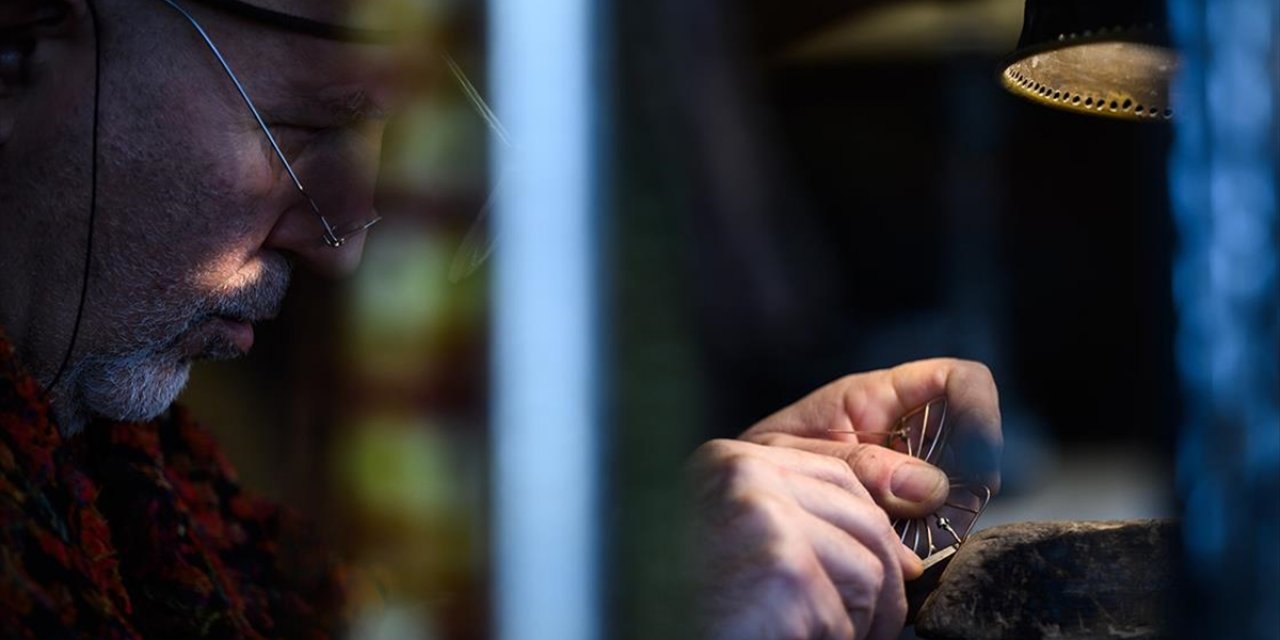 İstanbul'da Dünyaya İz Bırakan Mücevherler Tasarlıyor