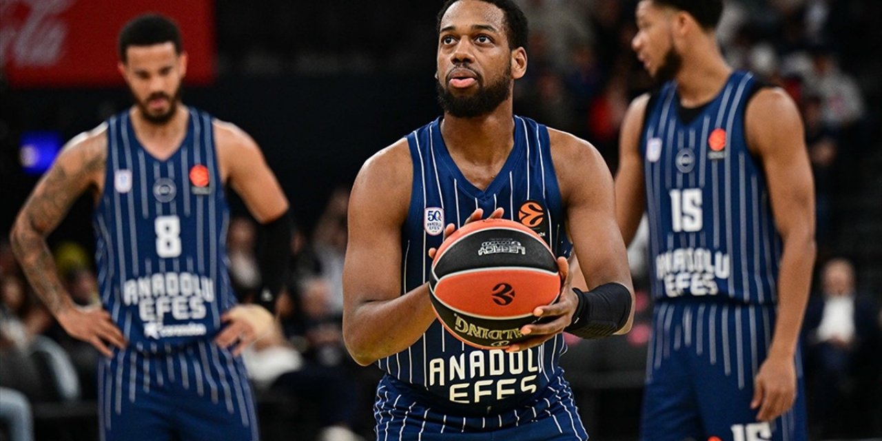 Anadolu Efes, Bu Sezon "Yokları Oynuyor"