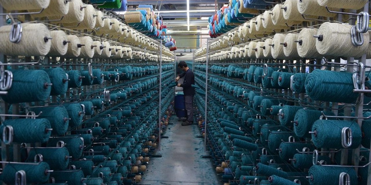 Japonya'daki Türk Nişanesi Tokyo Camisi'nin Yeni Halıları Demirci'de Dokundu