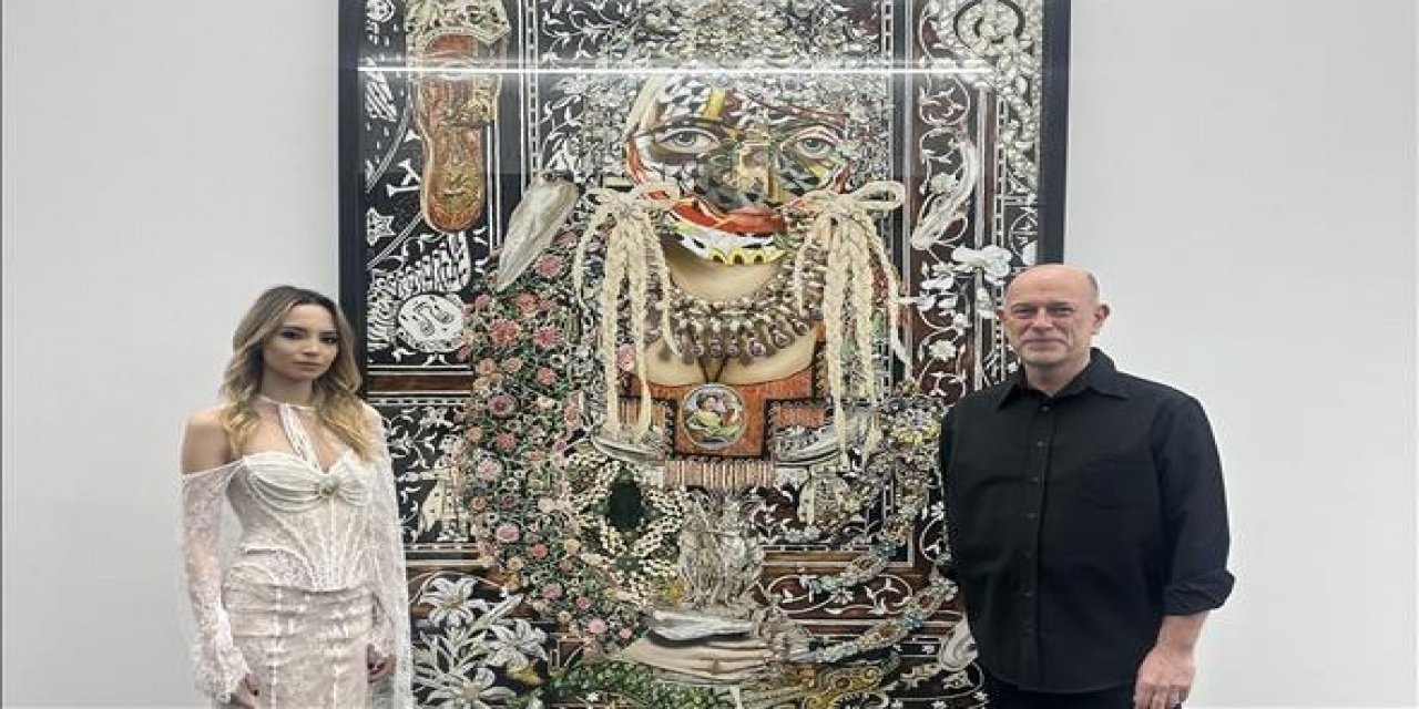 Tosyalı'dan Lal Batman'ın "The Grand Excess" Sergisine Kitap Desteği