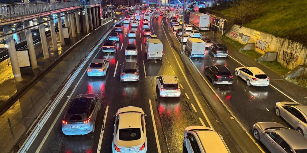İstanbul'da Akşam Saatlerinde Trafik Yoğunluğu Yüzde 87'ye Çıktı
