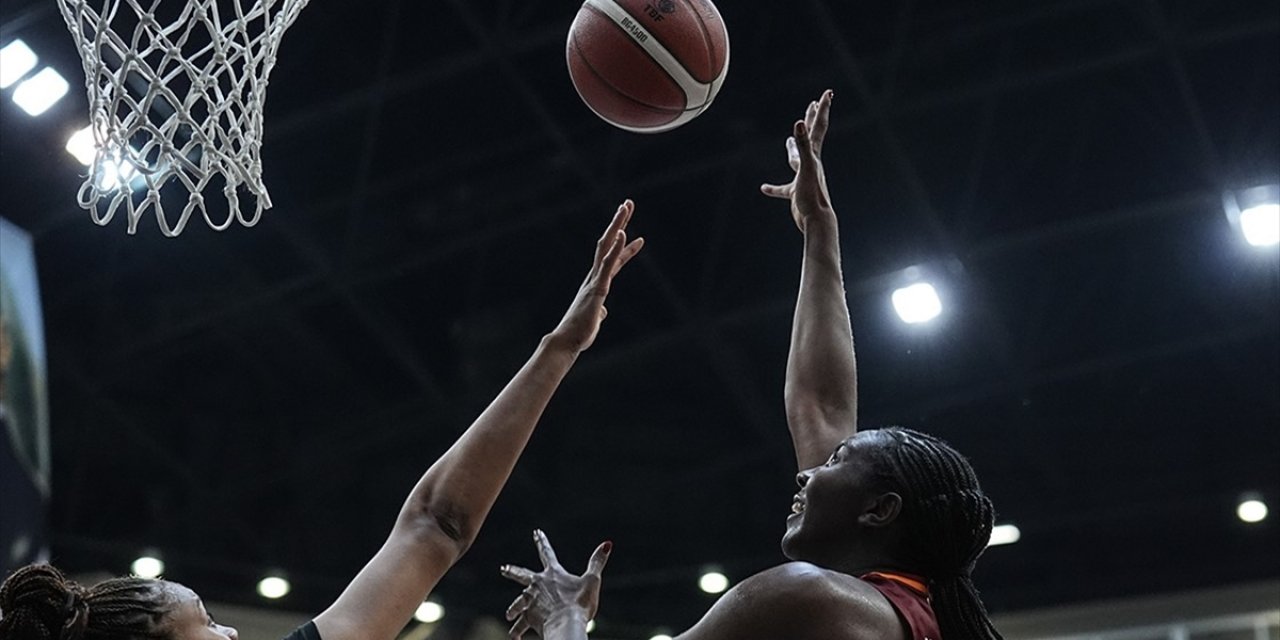 Halkbank Kadınlar Basketbol Süper Ligi'nin "Zirvesinde" Derbi Heyecanı