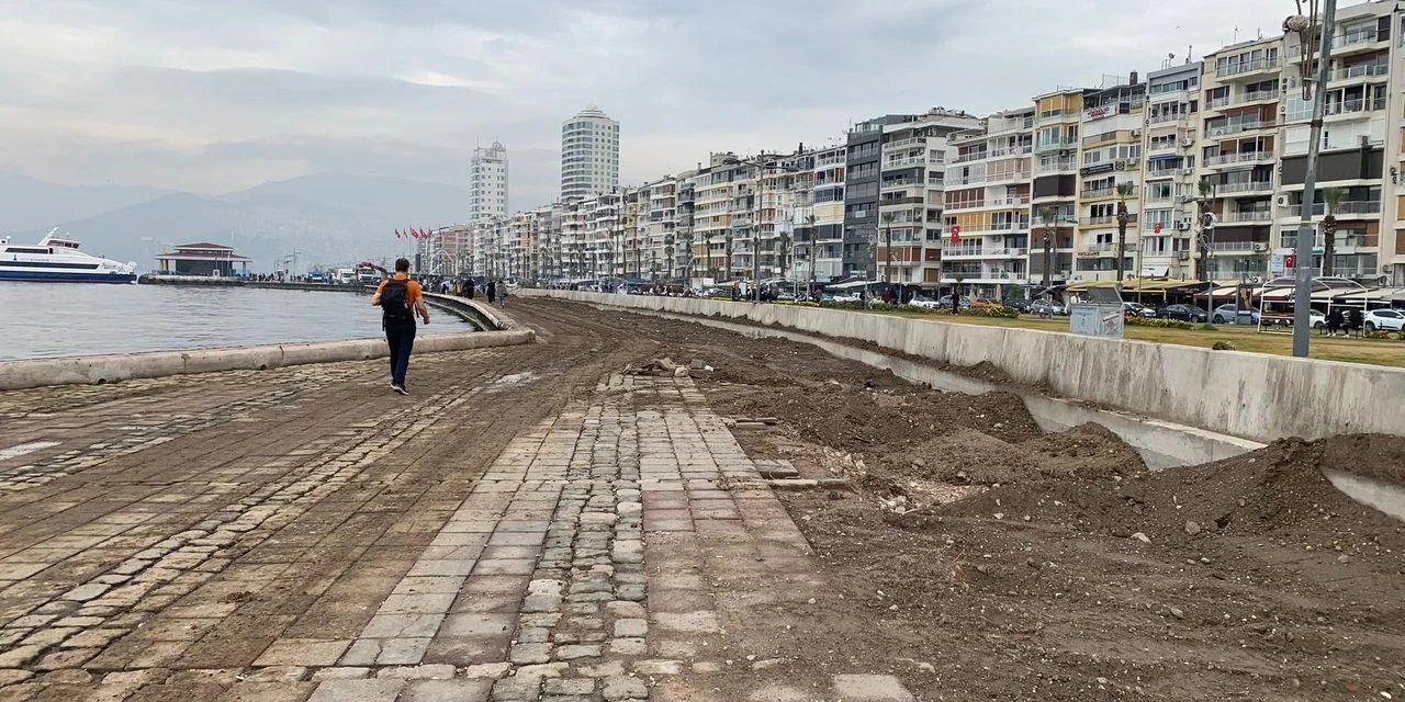 İzmir Alsancak Esnafı Uzun Süren Altyapı Çalışmalarına Tepkili