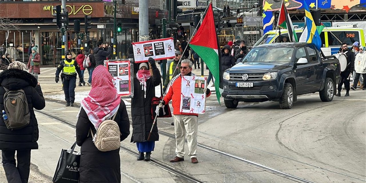 İsveç'te, İsrail'in Gazze'ye Saldırıları ve Yardım Girişini Kısıtlaması Protesto Edildi