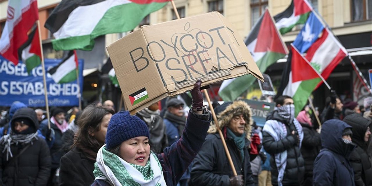 Berlin'de Filistin'e Destek Gösterisi Düzenlendi