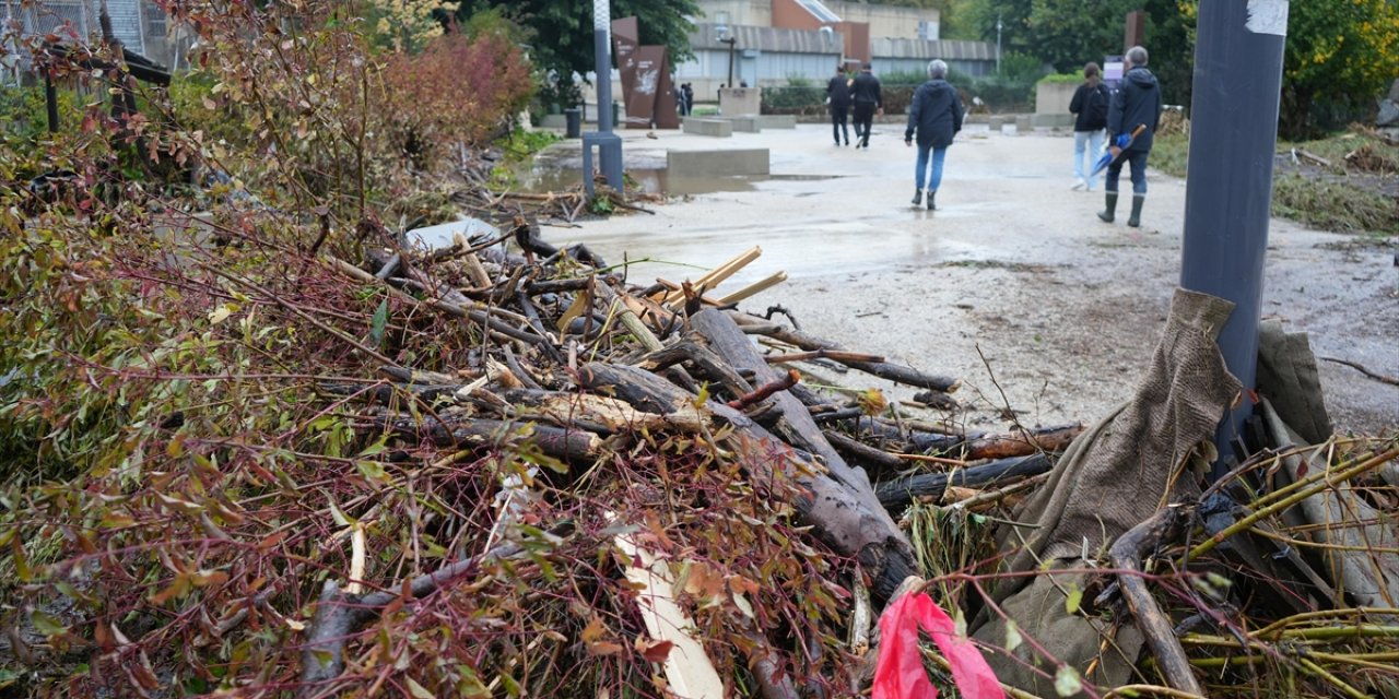 Fransa'nın Mios Kentinde Hortum Yaklaşık 200 Eve Zarar Verdi
