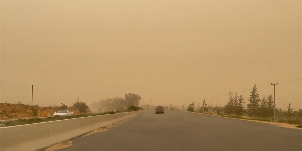 Libya’da Kum Fırtınası Nedeniyle Başkent Trablus Ve Birçok Kentte Eğitime Ara Verildi