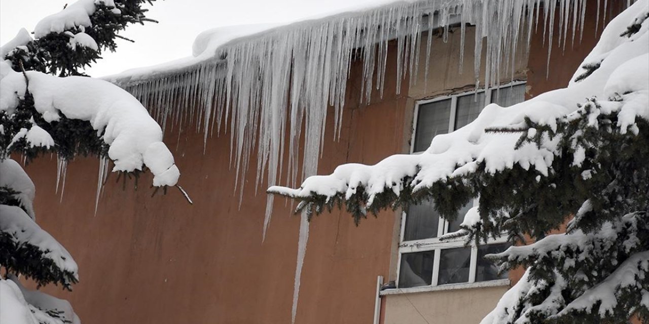 Kars, Tunceli ve Ardahan'da Kar ve Soğuk Hava Etkisini Sürdürüyor