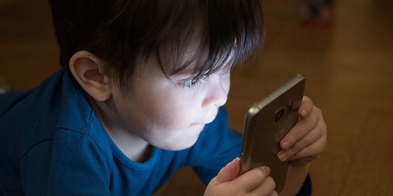 Aile ve Sosyal Hizmetler Bakanlığından Ebeveynlere Dijital Uygulamalar İçin "Ekran Süresi" Uyarısı