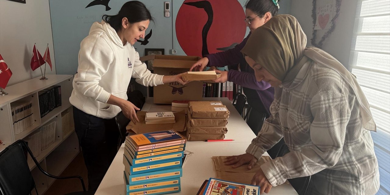 Sağlıkçı Olarak Geldiği Deprem Bölgesine 21 Kütüphane, 135 Bin Kitap Kazandırdı