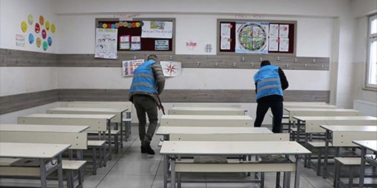 Okullar Yükümlülerin Çalışmasıyla Yarıyıl Tatilinde Temizlendi