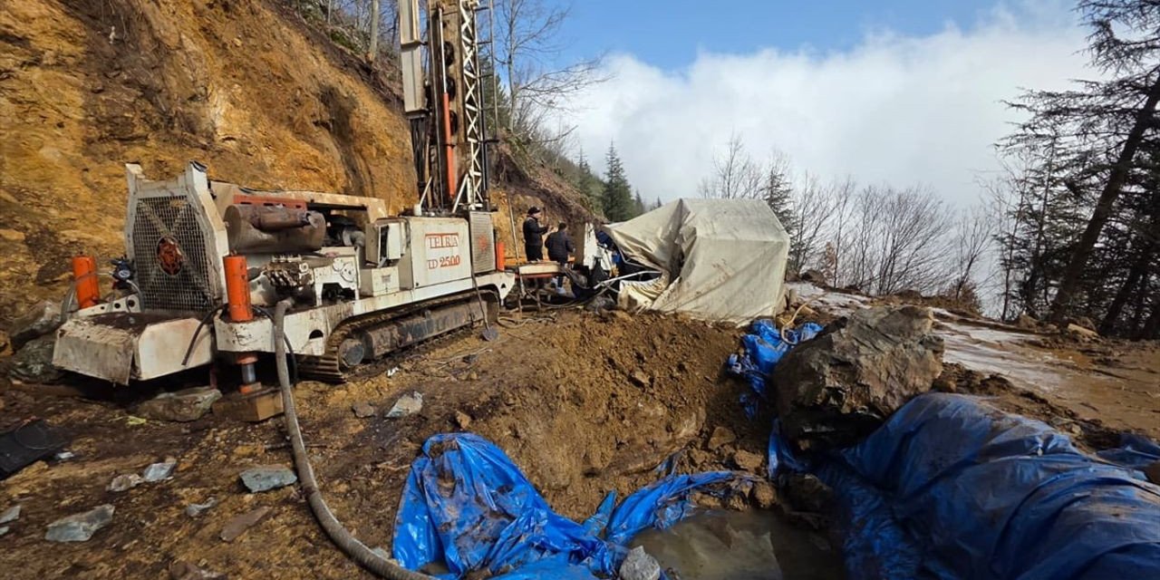 Hatay'da Dağdan Düşen Kaya Parçasının Altında Kalan İşçi Öldü