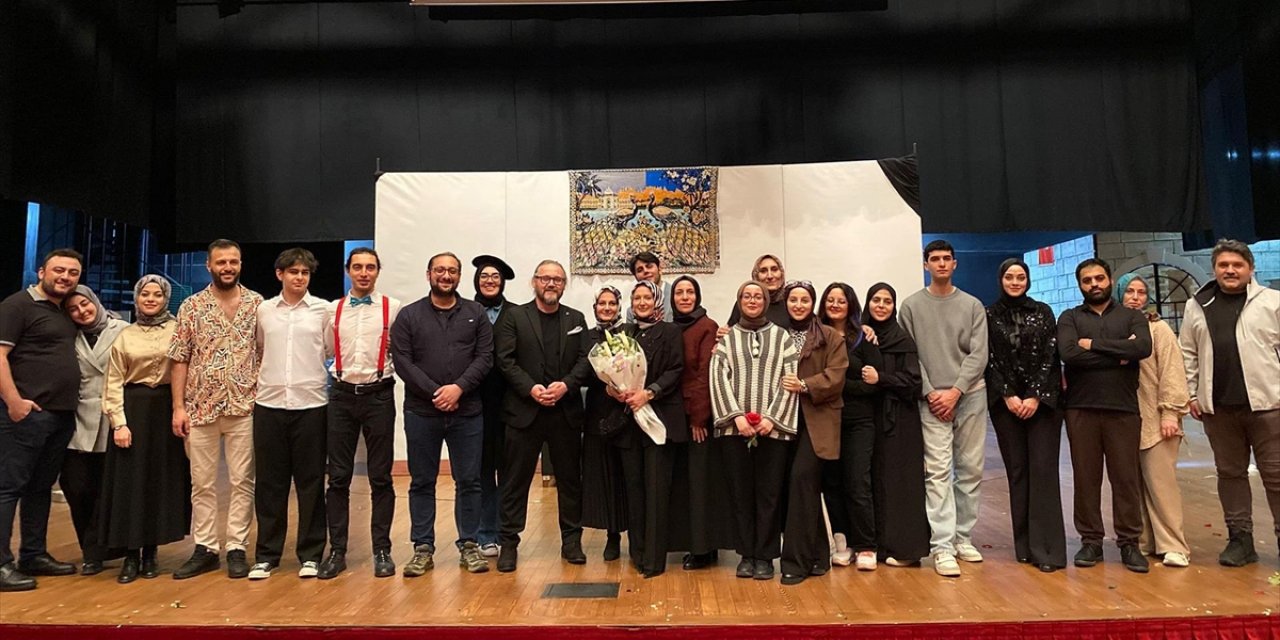 Sultanbeyli Tiyatro Akademisi, İlk Oyunu "Bizim Evin Hikayesi" İle Turnelere Başladı