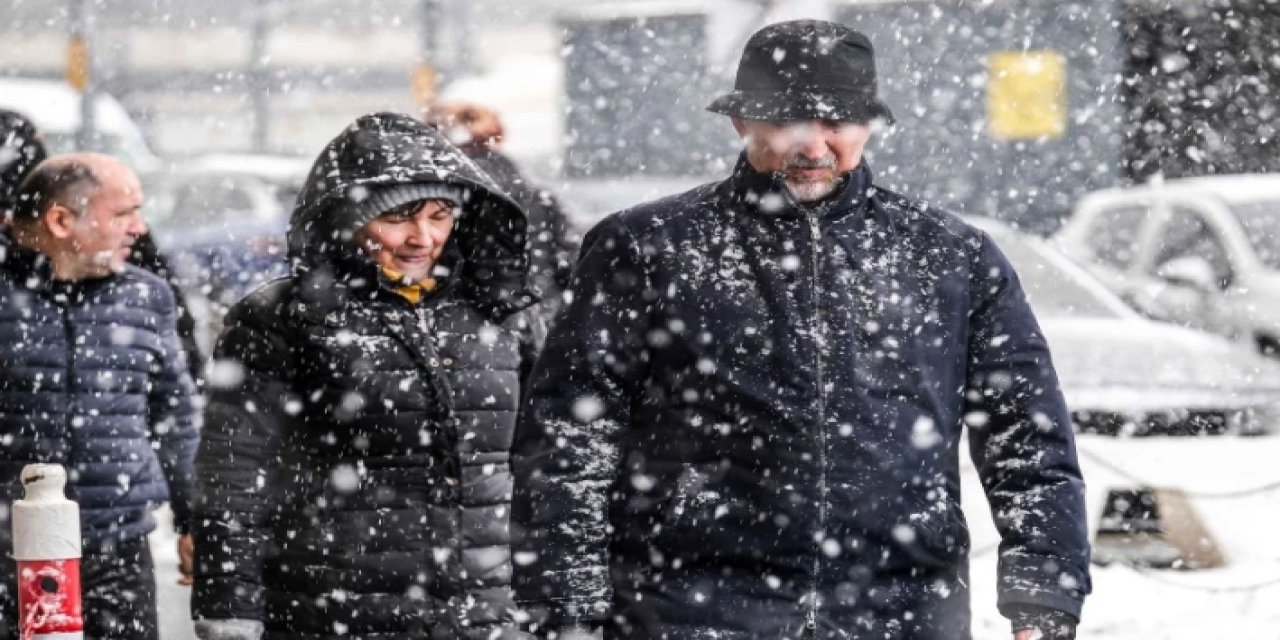 Meteoroloji ve AKOM’dan Açıklama! İstanbul'da Kritik 24 Saat: 5 İlçe İçin Kar Uyarısı