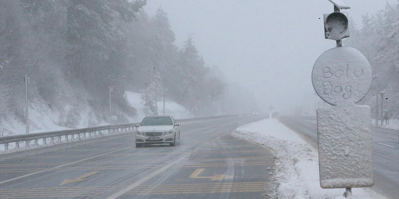 Bolu Dağı'nda Kar Yağıyor