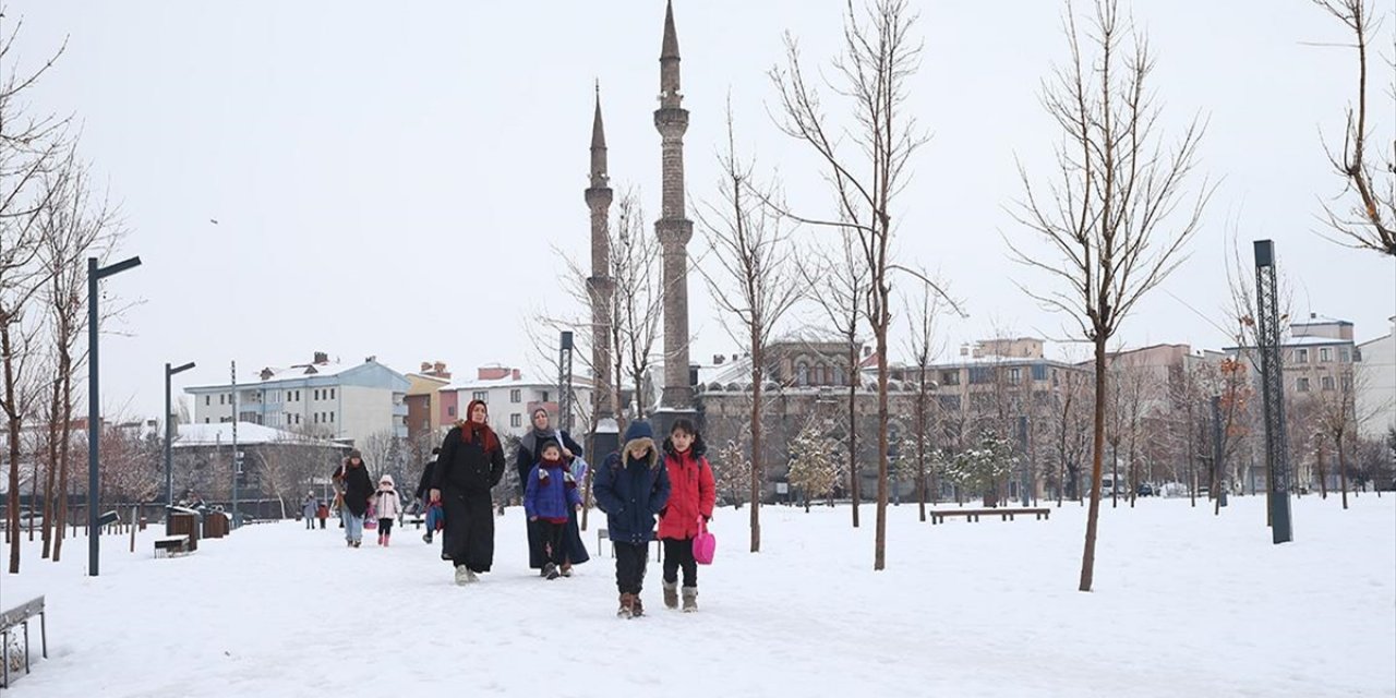 Bazı İllerde Soğuk Hava ve Kar Etkili Oluyor