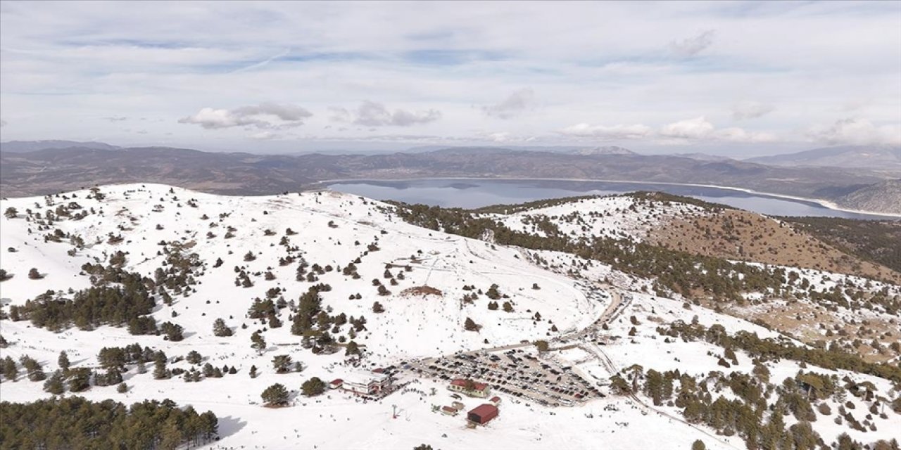 Beyaz Örtü İçinde Salda Gölü Manzaralı Kayak Keyfi